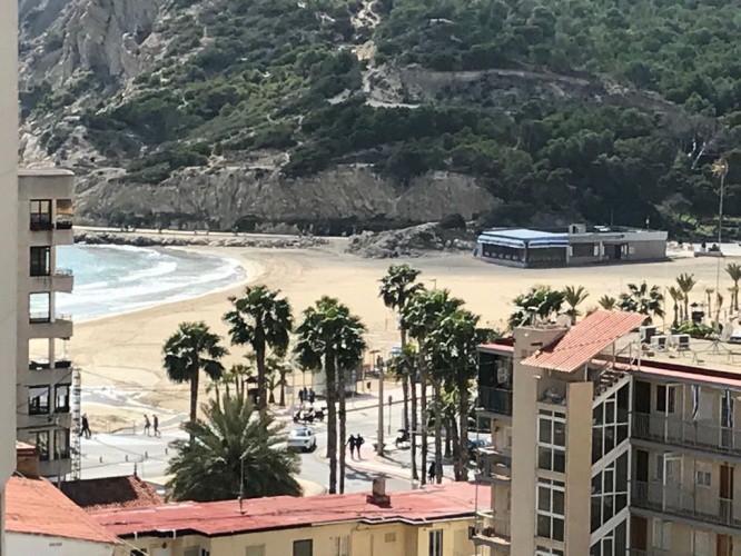 An apartment overlooking the beach in Cala Finestrat