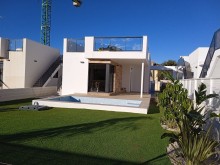 Semi-detached house overlooking the mountains