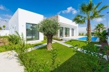 Magnificent villa with swimming pool and solarium