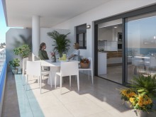 Modern apartment with 3 bedrooms, a terrace, and a patio in Guardamar del Segura